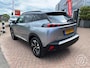 Peugeot e-2008 EV 50kWh 136pk Allure Pack | camera, parkeersensoren, navigatie, dab, 17 inch velgen, apple, android, keyless, climate- en cruise control
