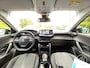 Peugeot e-2008 EV 50kWh 136pk Allure Pack | camera, parkeersensoren, navigatie, dab, 17 inch velgen, apple, android, keyless, climate- en cruise control