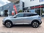 Peugeot e-2008 EV 50kWh 136pk Allure Pack | camera, parkeersensoren, navigatie, dab, 17 inch velgen, apple, android, keyless, climate- en cruise control