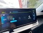 Peugeot e-2008 EV 50kWh 136pk Allure Pack | camera, parkeersensoren, navigatie, dab, 17 inch velgen, apple, android, keyless, climate- en cruise control