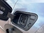 Peugeot e-2008 EV 50kWh 136pk Allure Pack | camera, parkeersensoren, navigatie, dab, 17 inch velgen, apple, android, keyless, climate- en cruise control