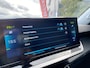 Peugeot e-2008 EV 50kWh 136pk Allure Pack | camera, parkeersensoren, navigatie, dab, 17 inch velgen, apple, android, keyless, climate- en cruise control