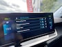 Peugeot e-2008 EV 50kWh 136pk Allure Pack | camera, parkeersensoren, navigatie, dab, 17 inch velgen, apple, android, keyless, climate- en cruise control
