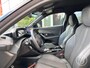 Peugeot 2008 1.2 Hybrid 136pk e-DCS6 GT | adaptive cruise, camera,pdc, 17 inch velgen, navigatie, draadloos apple carplay of android auto, two tone kleur, climate