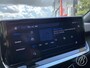 Peugeot 2008 1.2 Hybrid 136pk e-DCS6 GT | adaptive cruise, camera,pdc, 17 inch velgen, navigatie, draadloos apple carplay of android auto, two tone kleur, climate