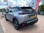Peugeot 2008 1.2 Hybrid 136pk e-DCS6 GT | adaptive cruise, camera,pdc, 17 inch velgen, navigatie, draadloos apple carplay of android auto, two tone kleur, climate