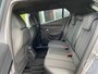 Peugeot 2008 1.2 Hybrid 136pk e-DCS6 GT | adaptive cruise, camera,pdc, 17 inch velgen, navigatie, draadloos apple carplay of android auto, two tone kleur, climate