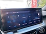 Peugeot 2008 1.2 Hybrid 136pk e-DCS6 GT | adaptive cruise, camera,pdc, 17 inch velgen, navigatie, draadloos apple carplay of android auto, two tone kleur, climate