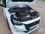 Peugeot 208 1.2 Turbo 100pk Allure Pack | adaptive cruise, keyless, verw. voorstoelen, navigatie via apple carplay of android auto, camera, 16 inch velgen, pdc