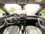 Peugeot 2008 1.2 Hybrid 136pk e-DCS6 Allure | camera , parkeersensoren voor en achter, navigatie, draadloos apple of android, adaptive cruise, 17 inch velgen