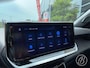 Peugeot 2008 1.2 Hybrid 136pk e-DCS6 Allure | camera , parkeersensoren voor en achter, navigatie, draadloos apple of android, adaptive cruise, 17 inch velgen