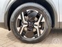 Peugeot 2008 1.2 Hybrid 136pk e-DCS6 Allure | camera , parkeersensoren voor en achter, navigatie, draadloos apple of android, adaptive cruise, 17 inch velgen
