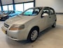 Daewoo Kalos 1.4i 5-DEURS STYLE-uitv/AIRCONDITIONING/STUURBEKRACHTIGING/VELOURS BEKLEDING/TREKHAAK/APK 06/03/2026/133.868 km NAP