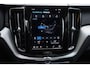 Volvo XC60 2.0 T6 Plug-in hybrid AWD Ultra Dark | Trekhaak | Harman/kardon audio | Panoramadak | 360 graden camera