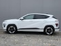 Hyundai Kona Electric Comfort Smart 65.4 kWh / Trekhaak (750Kg) / All-season banden / Navigatie / Camera / Apple Carplay/Android Auto / Stuur- en stoelverwarming