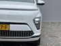 Hyundai Kona Electric Comfort Smart 65.4 kWh / Trekhaak (750Kg) / All-season banden / Navigatie / Camera / Apple Carplay/Android Auto / Stuur- en stoelverwarming