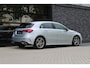 Mercedes-Benz A-klasse 200 AMG Line | BTW | AMG | FACELIFT | KEYLESS | SFEER | CAMERA | ACC | NAVI |