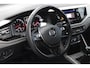 Volkswagen Polo 1.0-95pk TSI Comfortline. Zeer nette, sportieve en keurig onderhouden VW Polo. Trekhaak met afneemb. kogel, pdc v/a, volautm., camera, airco, cruise, navi, lmv etc.