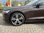 Volvo V60 2.0 T6 Recharge 340 pk AWD R-Design ACC Pilot Assist Standkachel Camera Carplay Navi Stoelverwarming v+a Led koplampen BLIS DAB Maple Brown Metallic Unieke kleur Plug in Hybride