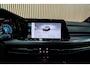 Volkswagen Golf 1.5 eTSI R-Line | PANO | STOELVERWARMING