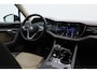 Volkswagen Touareg 3.0 TSi 381 pk tiptronic eHybrid 4MOTION Elegance | Panoramadak | Trekhaak | Nachtzicht | Geheugen-/massagestoelen | Leder | Stoelventilatie