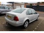 Volkswagen Bora 2.3 V5 Highline