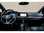 Volkswagen Golf 1.5 eTSI R-Line | PANO | STOELVERWARMING