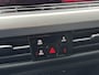 Volkswagen Golf 1.0 eTSI Life Business / Egonomische stoelen met massage functie / Draadloos Applecarplay/AndroidAuto / Navi / Camera /