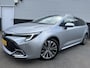 Toyota Corolla Touring Sports 1.8 Hybrid First Edition Parkeersensoren, Keyless, Elek. Achterklep, NL-auto, Apple CarPlay / Android Auto, LM velgen, Metallic lak, Adaptieve Cruise control, BTW-Auto!