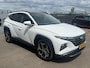 Hyundai Tucson 1.6 T-GDI PHEV Premium Sky Edition 4WD Hyundai Tucson 1.6 T-GDI PHEV Premium Sky 4WD Schuif/kanteldak, Navigatie, Stoelverwarming, Parkeersensoren voor + Achter, Dodehoekdetectie, Climate control, BTW-Auto