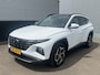 Hyundai Tucson 1.6 T-GDI PHEV Premium Sky Edition 4WD Hyundai Tucson 1.6 T-GDI PHEV Premium Sky 4WD Schuif/kanteldak, Navigatie, Stoelverwarming, Parkeersensoren voor + Achter, Dodehoekdetectie, Climate control, BTW-Auto