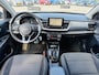 Kia Stonic 1.0 T-GDi MHEV DynamicLine GERESERVEERD! NW door ons geleverd & onderhouden | Trekhaak | Clima | Navi | Cruise