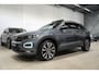 Volkswagen T-Roc 1.5 TSI 3x R-Line * Fabrieksgarantie - Pano - Trekhaak - Virtual - 19" - Camera - Keyless - Beats *
