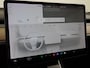 Tesla Model 3 RWD SR+ 60kWh 325PK 19"Lmv AutoPilot Leder PanoDak Adaptive-Cruise Lmv Camera's Elektr.-Stuur+Stoelen+Spiegels+Geheugen+Easy-Entry+Verwarmde stoelen Park assistent PDC WIFI Lane-Assist Speed-Assist Navi LED Comfortstoelen ACC DAB Voorverwarmen interieur via App Keyless via Telefoonsleutel One-Pedal-Drive 1e Eigenaar Origineel Nederlandse auto tot 11kw laden thuis! 1.584kg licht!