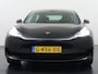 Tesla Model 3 RWD SR+ 60kWh 325PK 19"Lmv AutoPilot Leder PanoDak Adaptive-Cruise Lmv Camera's Elektr.-Stuur+Stoelen+Spiegels+Geheugen+Easy-Entry+Verwarmde stoelen Park assistent PDC WIFI Lane-Assist Speed-Assist Navi LED Comfortstoelen ACC DAB Voorverwarmen interieur via App Keyless via Telefoonsleutel One-Pedal-Drive 1e Eigenaar Origineel Nederlandse auto tot 11kw laden thuis! 1.584kg licht!