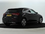 Mercedes-Benz A-klasse 250 e Progressive | Parkeerpakket met Camera | Sfeerverlichting | LED | Car Play | Cruise Controle | Inclusief 24 maanden Mercedes-Benz Certified garantie voor Europa.