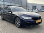 BMW 5-Serie Touring 530e M-Sport Plus Panoramadak Driving Ass Prof Keyless Rondzicht Camera Elek Stoelen Stoel + Stuurverwarming ACC DAB Head-Up Shadow Line BTW Tansanit Plug In Hybride 1e Eigenaar BTW Auto