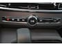 Volvo S90 T8 AWD Ultra Dark - LONG RANGE - Schuif/kanteldak - IntelliSafe Assist & Surround - 360º Camera - Harman/Kardon audio - Adaptieve LED koplampen - Verwarmde voorstoelen, stuur & achterbank - Parkeersensoren voor & achter - Elektr. bedienb. voorstoelen met geheugen - Extra getint glas - 19' LMV