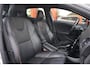 Volvo V40 Cross Country T3 Dynamic Edition | Stoelverwarming | Trekhaak | 17 Inch velgen | Navigatie