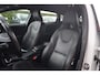 Volvo V40 Cross Country T3 Dynamic Edition | Stoelverwarming | Trekhaak | 17 Inch velgen | Navigatie