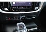 Volvo V60 T6 Automaat Plug-in hybrid AWD Plus Dark | Semi elektrische trekhaak | Rondomzicht camera | Verwarmbare voorstoelen en stuurwiel| Premium audio by Harman/Kardon | Voorstoelen met geheugenfunctie |