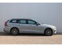 Volvo V60 T6 Automaat Plug-in hybrid AWD Plus Dark | Semi elektrische trekhaak | Rondomzicht camera | Verwarmbare voorstoelen en stuurwiel| Premium audio by Harman/Kardon | Voorstoelen met geheugenfunctie |