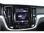 Volvo V60 T6 Automaat Plug-in hybrid AWD Plus Dark | Semi elektrische trekhaak | Rondomzicht camera | Verwarmbare voorstoelen en stuurwiel| Premium audio by Harman/Kardon | Voorstoelen met geheugenfunctie |