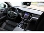 Volvo V60 T6 Automaat Plug-in hybrid AWD Plus Dark | Semi elektrische trekhaak | Rondomzicht camera | Verwarmbare voorstoelen en stuurwiel| Premium audio by Harman/Kardon | Voorstoelen met geheugenfunctie |