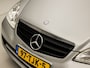 Mercedes-Benz A-klasse 160 Luxury (NAVIGATIE, CLIMATE, BLUETOOTH, NAP, LM VELGEN, SPORTSTOELEN, NIEUWE APK, NIEUWSTAAT)