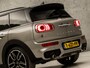 MINI Clubman Mini 2.0 Cooper S ALL4 Chili 192Pk Automaat (PANORAMADAK, JCW PACK, DEALER ONDERHOUDEN, GROOT NAVI, SFEERVERLICHTING, HARMAN/KARDON, STOELVERWARMING, GETINT GLAS, LED KOPLAMPEN, NIEUWSTAAT)