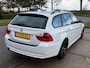 BMW 3-Serie Touring 320i ECC Audio-CD/Navi Cruise LMV 18" ESP ABS Memorystoel Stoelverwarming Afn. trekhaak Dealeronderhoud Nw apk