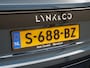 Lynk & Co 01 PHEV AUT-7 261pk Pano-Schuifdak Lmv 20" 360°Camera Apple Carplay Android Auto Adap.Cruise Navi Pdc Ecc Keyless Led Plug-In Hybrid Elek.Memory.Stoel File assistent Dodehoek detector Elektrisch bedienbare achterklep Rijstrooksensor Wifi Verkeersbord detectie 425Nm koppel 3,7kw laadvermogen €41.882 Nieuwprijs 1e Eigenaar Origineel NLse auto!