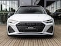 Audi RS6 AVANT 4.0 TFSI QUATTRO | BANG & OLUFSEN ADVANCED | VOSSEN 23 INCH | SUZUKAGRIJS | DYNAMIC PLUS PAKKET | KERAMISCH | DESIGN RS PAKKET ROOD | MATRIX | STOELVENTILATIE | PANORAMA/SCHUIF-KANTELDAK | CARBON EXTERIEUR |