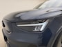 Volvo EX40 Extended Range Ultra Black Edition / Bumperdelen in exterieurkleur / Verlaagd / Zijprofielen / Dakspoiler / Harman en Kardon audio / Panorama dak / Stoel/- en stuurverarming /